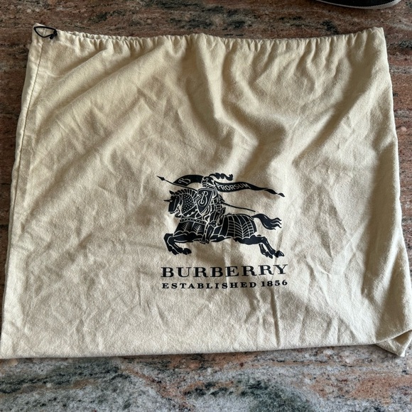 Burberry Ashby Bucket Bag - Picture 2 of 7
